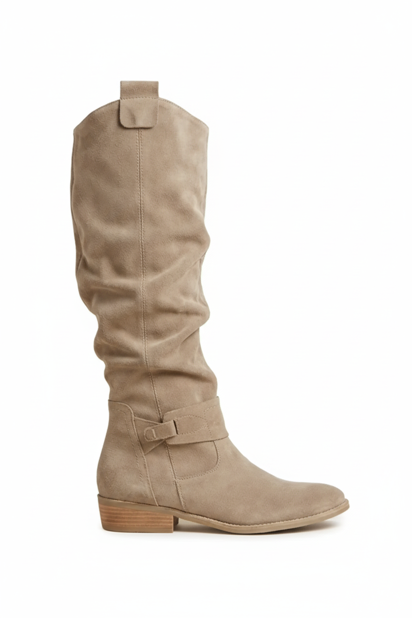 Bota alta slouchy beige - fondo blanco